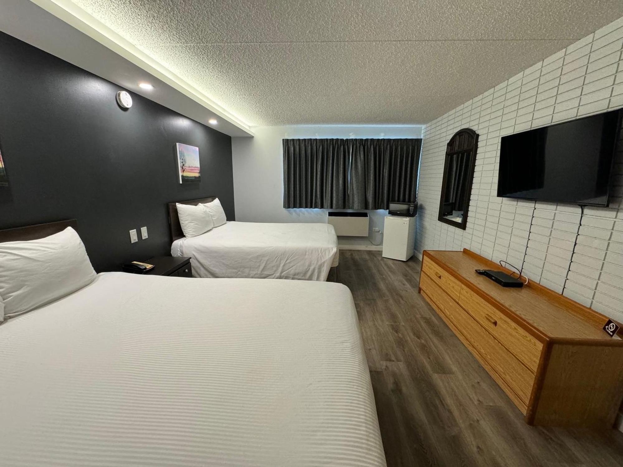 Travelodge By Wyndham Airport 2*